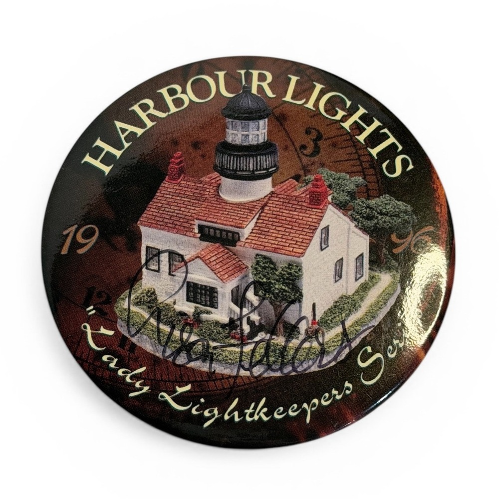 VTG Harbour Lights Pin Button Brown Lady Lightkeepers Series Lighthouse 1996 3in